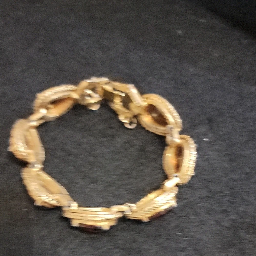 Elegant Vintage Florenza Gold Tone and Amber Colored Stone Teardrop Bracelet